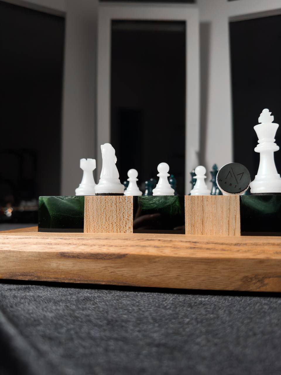 Chess in dark green with white streaks Granadas.store