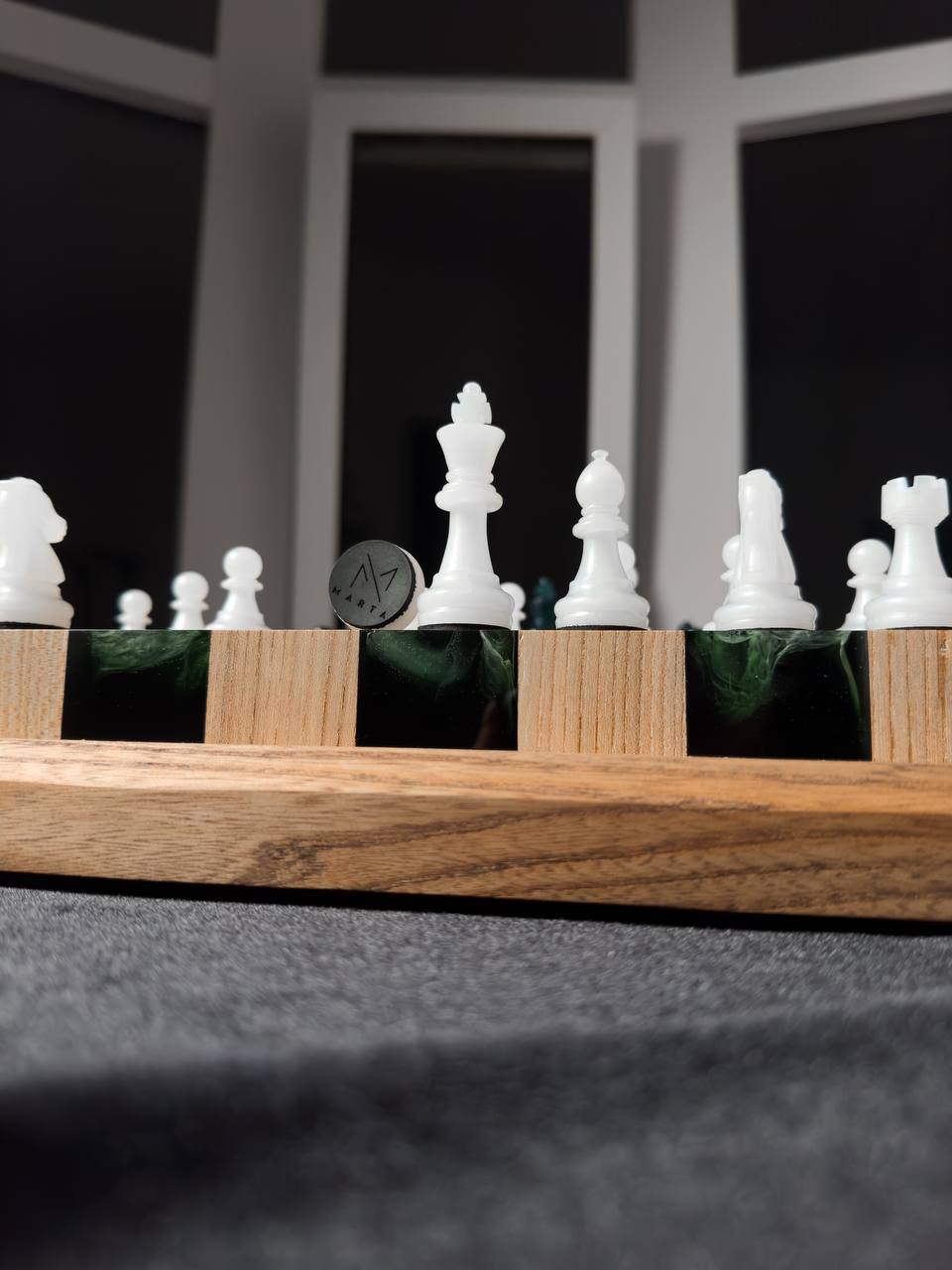 Chess in dark green with white streaks Granadas.store