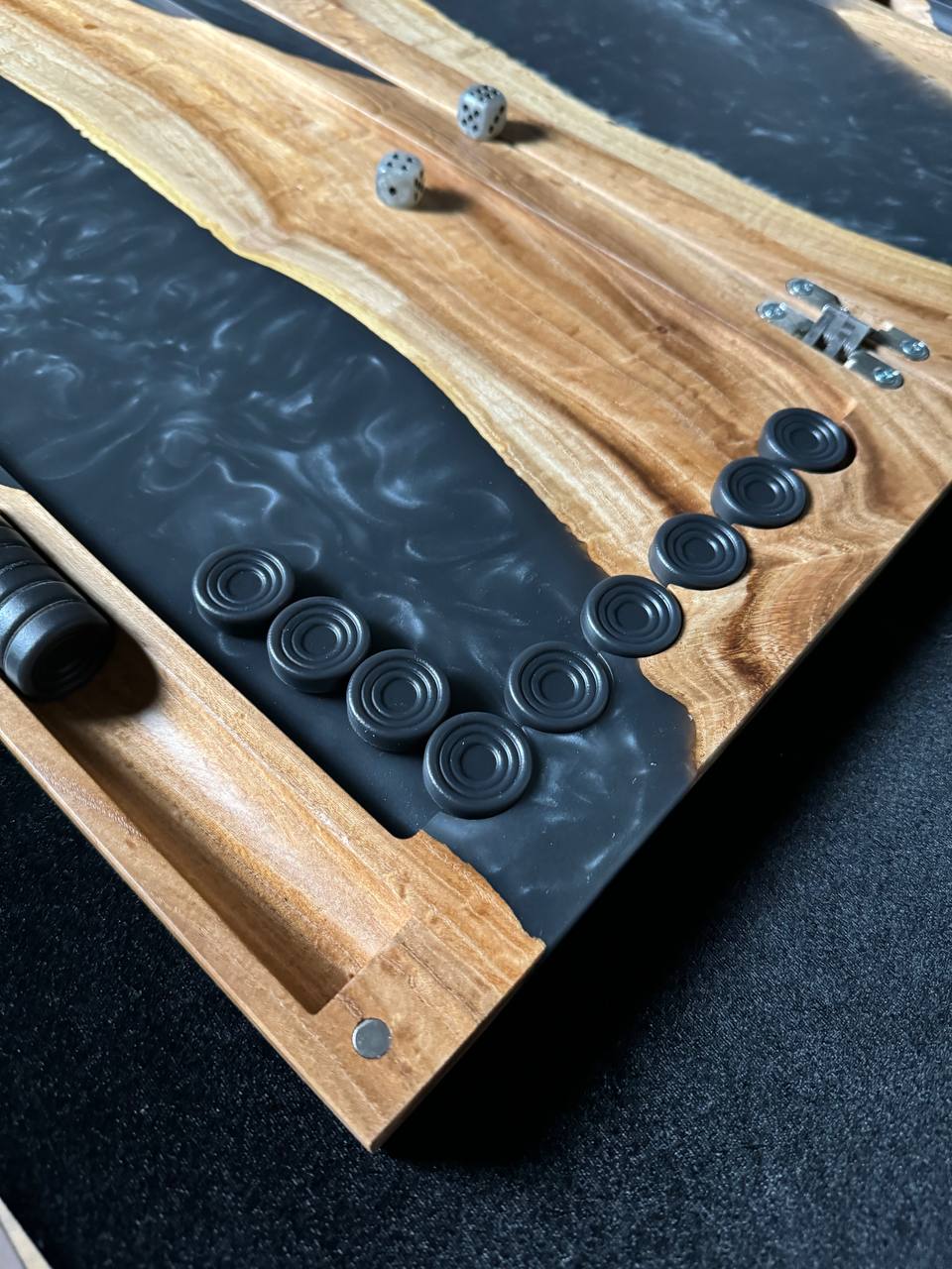 Backgammon in gray matte silk with fuchsia Granadas.store