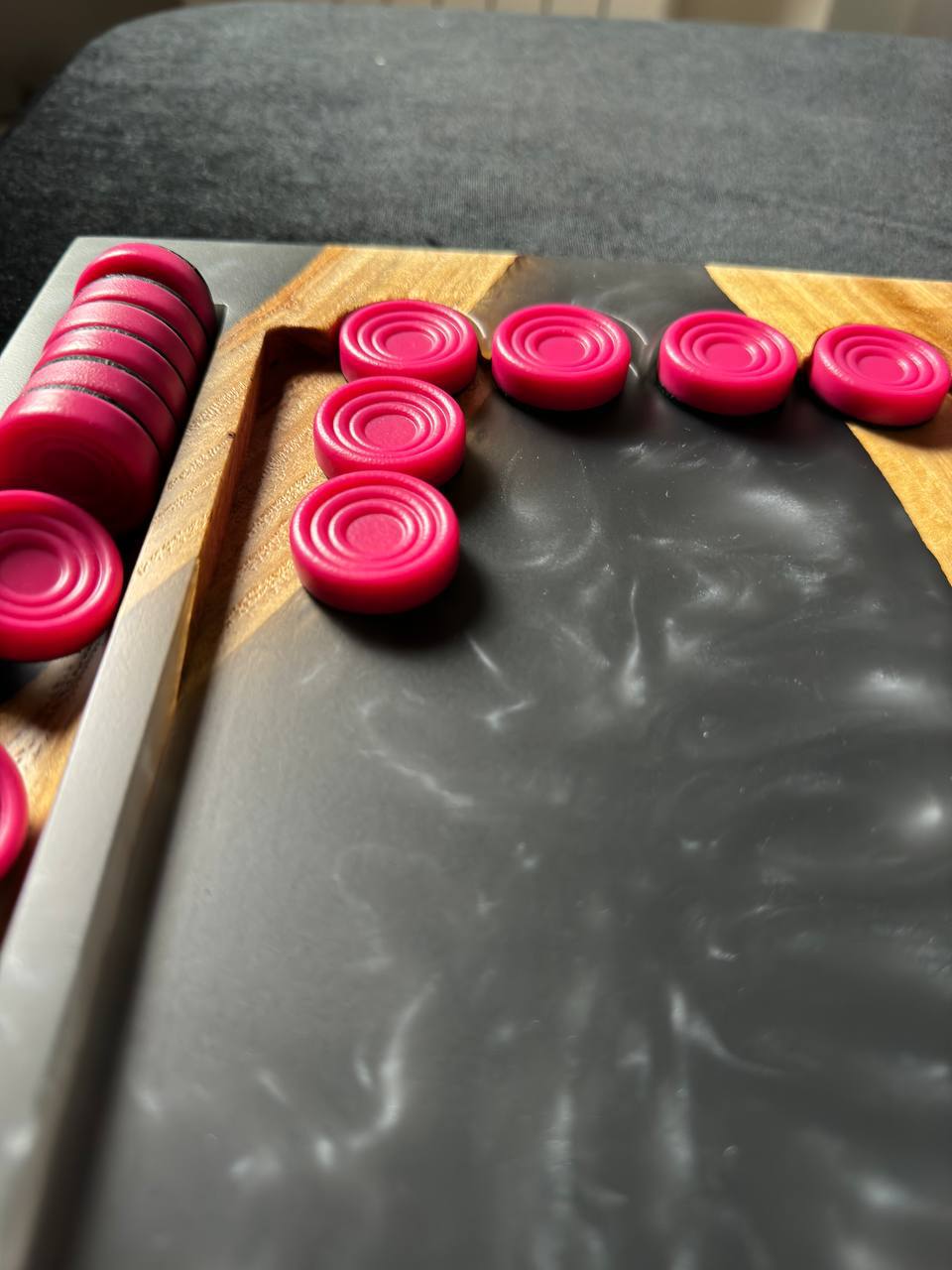 Backgammon in gray matte silk with fuchsia Granadas.store
