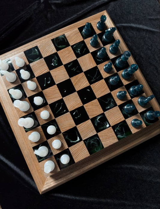 Chess in dark green with white streaks Granadas.store
