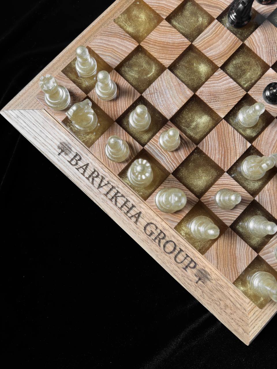Chess with liquid gold Granadas.store