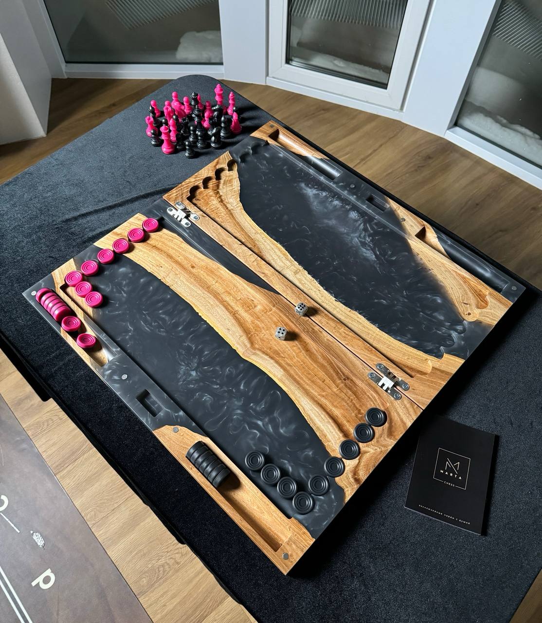Backgammon in gray matte silk with fuchsia Granadas.store